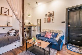 Shanghai Apartment Good Location 1200 - 8