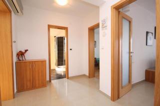 Apartments by the sea Duce, Omis - 5261 - Dugi Rat (Punta Lunga) - 4