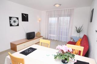 Apartments by the sea Duce, Omis - 5261 - Dugi Rat (Punta Lunga) - 2