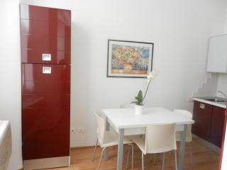 Central Guesthouse - 6
