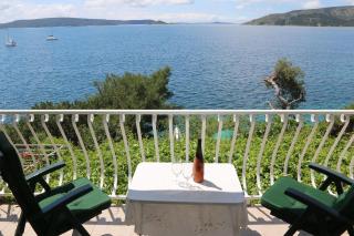 Family-friendly apartments with swimming pool Okrug Donji, Ciovo - 8072 - Okrug Donji - 4