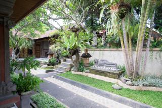 Nuaja Balinese Guest House - Ubud - 8