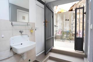Apartments by the sea Kastel Kambelovac, Kastela - 8679 - 2