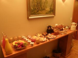 Cedar Wood Lodge Bed & Breakfast Inn - 8