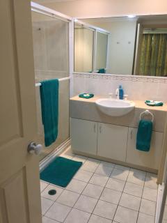 Cairns Golf Course Apartment - Cairns - 4