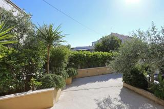 Apartments with a parking space Zrnovnica, Split - 9493 - 1