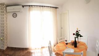 Apartments with parking space Maslinica, Solta - 5176 - 1