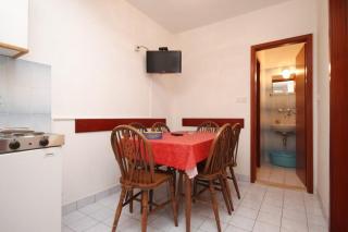 Apartment Vrboska 8748a - 3