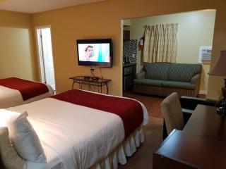 Bayside Inn & Waterfront Suites - Kingston - 1