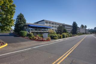 Best Western Plus Rivershore Hotel - Oregon City - 6