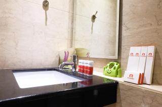 Comfy 2BR L'Avenue Apartment By Travelio - 4