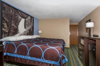 Super 8 by Wyndham Douglas - 9