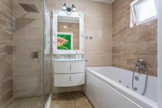 Luxury villa with a swimming pool Split - 13408 - 3