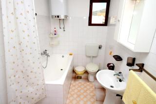 Apartments by the sea Vinisce, Trogir - 6015 - 7