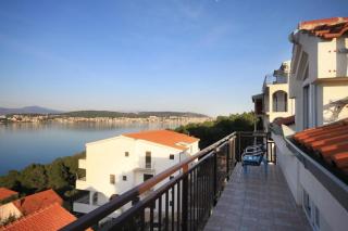 Seaside apartments with a swimming pool Okrug Donji, Ciovo - 8664 - Trogir - 8