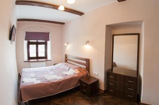 Квартира в центрі по вулиці Вірменська 12 дві спальні з двуспальними ліжками є інтернет сама Площа Ринок - 5