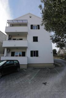 Apartments with parking space Supetar, Brac - 12489 - 1