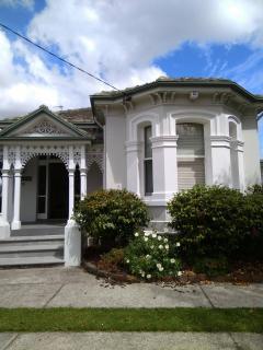 Riverbank villa - Devonport - 3