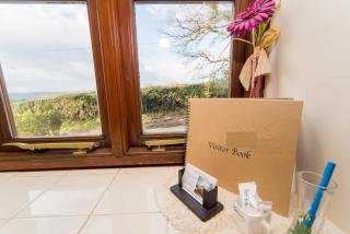 Stunning Countryside Views & Private Balcony! 3 Miles to Lyme Regis, Cosy Snug Room - Free Parking & WiFi - Axminster - 9