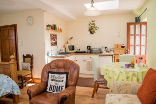 Stunning Countryside Views & Private Balcony! 3 Miles to Lyme Regis, Cosy Snug Room - Free Parking & WiFi - Axminster - 6