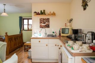 Stunning Countryside Views & Private Balcony! 3 Miles to Lyme Regis, Cosy Snug Room - Free Parking & WiFi - Axminster - 1