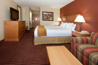 Holiday Inn Express Hotel & Suites Raton by IHG - 7