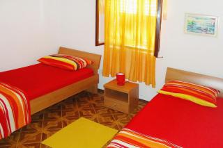 Apartments with parking space Rukavac, Vis - 8496 - 2