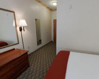 Holiday Inn Express Hotel & Suites Laurinburg by IHG - 3