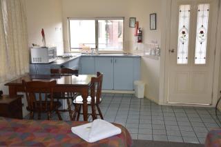 Mount Barker Valley Views Motel & Chalets, Western Australia - 4