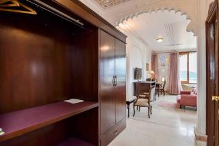 Raj Kuber - A Boutique Lake View Hotel - 2