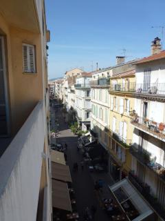 Spacious one bedroom - great location! - 6