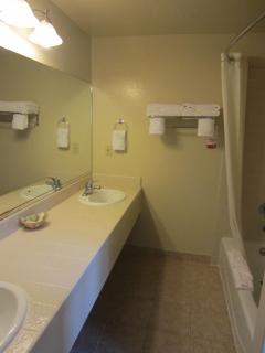 Aura Inn Monterey - 9