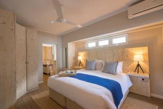 Le Nautique Beachfront Apartments - Anse Royale - 3