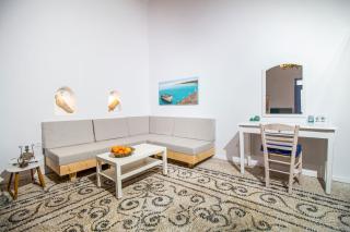 The red door in Koskinou - 1