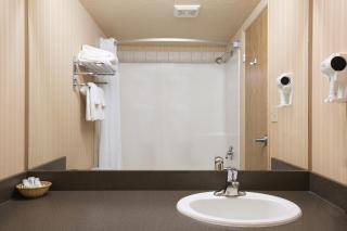 Super 8 by Wyndham Fort Nelson BC - 1