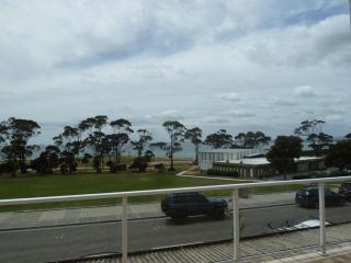 Central Location with Fabulous Sea Views - Bridport - 1