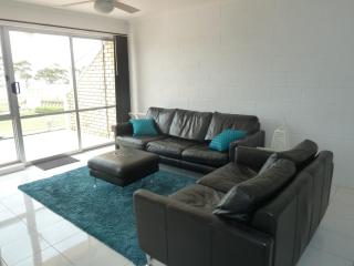 Central Location with Fabulous Sea Views - Bridport - 6