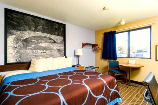 Super 8 by Wyndham Burlington - Burlington - 2