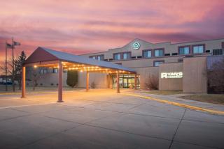 Crossroads Hotel and Huron Event Center - Huron - 0