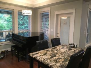 Vancouver Austin Guesthouse - 3