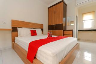 RedDoorz Plus near Palembang Square Mall - Palembang - 2