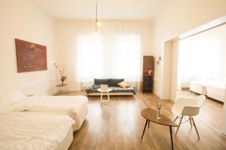 Central , 3 rooms in Frankfurter Tor - 1