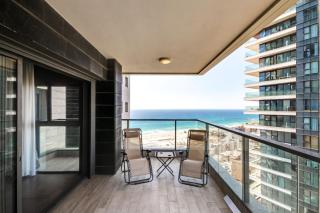 Sea & Sunset Apartment - Bat Yam - 0