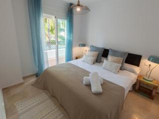 VACATION MARBELLA I Contemporary Central Apartment, Swimming-pool, 24-7 Security, a minute from the Marina, The Sea and Luxury Shopping - Marbella - 1