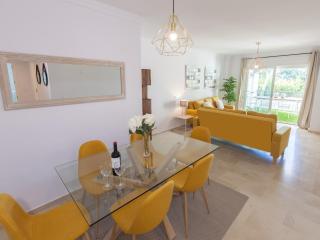VACATION MARBELLA I Contemporary Central Apartment, Swimming-pool, 24-7 Security, a minute from the Marina, The Sea and Luxury Shopping - Marbella - 9