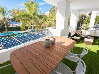 VACATION MARBELLA I Contemporary Central Apartment, Swimming-pool, 24-7 Security, a minute from the Marina, The Sea and Luxury Shopping - Marbella - 7