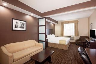 Ramada by Wyndham Cold Lake - 3