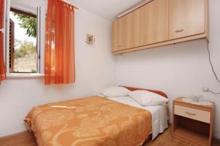 Apartments with parking spaces Sutivan, Brac - 5654 - 1