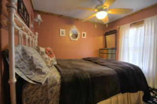 Autumn Ridge- Cozy cabin in the Blue Ridge Mountains with a bubbly hot tub! - 8