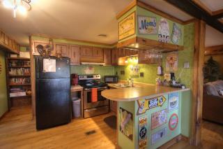 Autumn Ridge- Cozy cabin in the Blue Ridge Mountains with a bubbly hot tub! - Stanley - 3